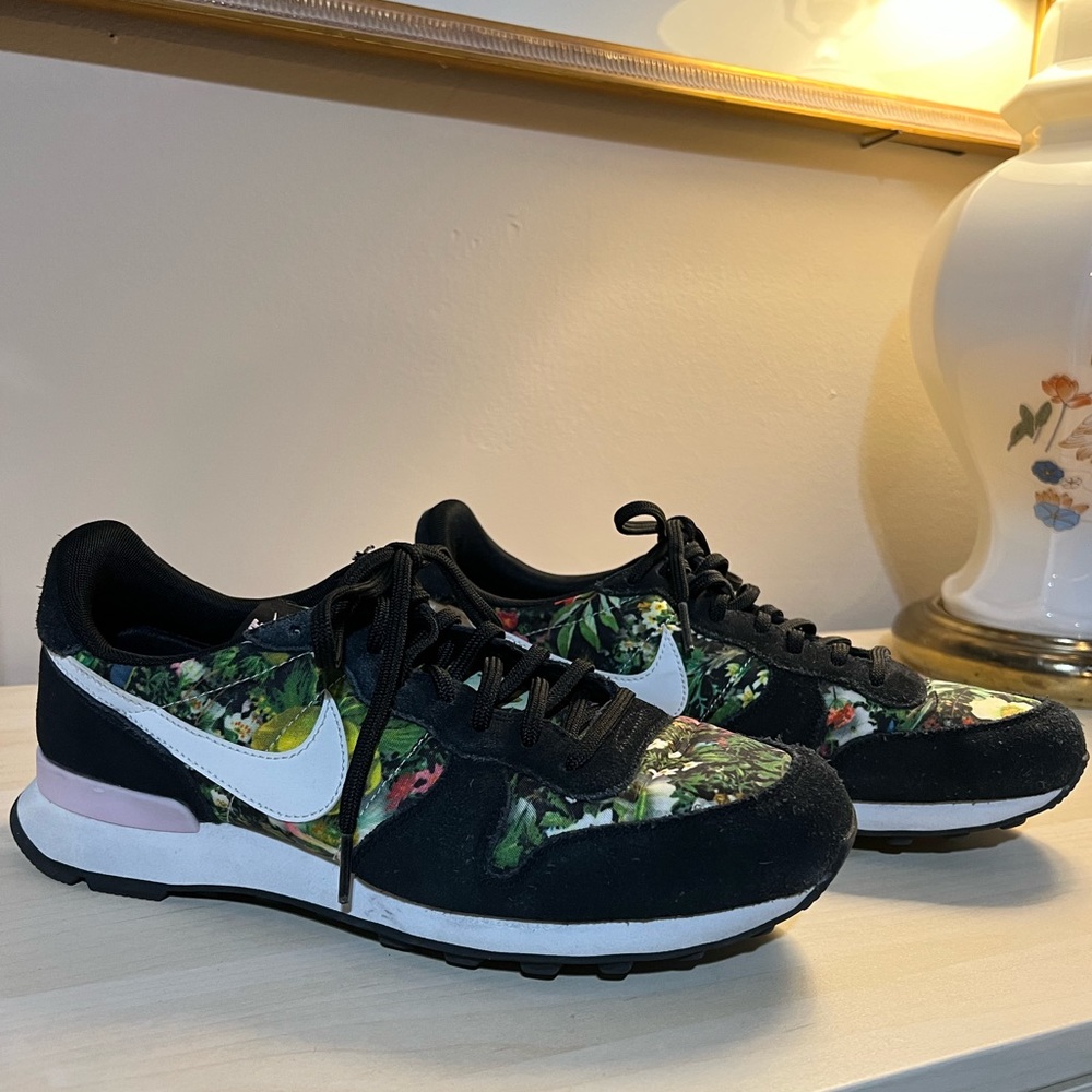 Nike Internationalist Floral Spring Garden - Women’s size 8.5